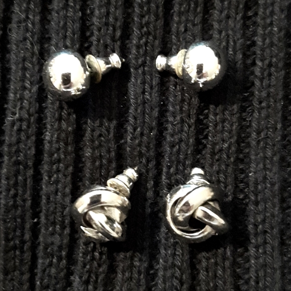 2 pairs pierced earrings - Picture 1 of 1